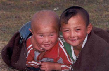 Mongoolse kinderen zijn vaak zeer fotogeniek. (foto: Ineke Buijsman)