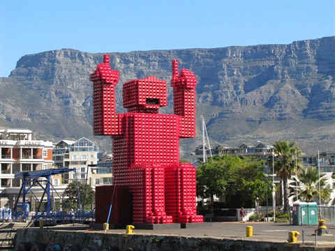 Kunstwerk van colakratten in Waterfront met uitzicht op de Tafelberg