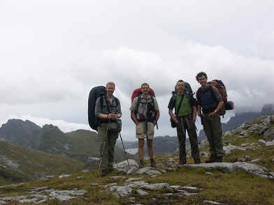 Groepsfoto op de top. Van links naar rechts: Sven, Edwin, Jan en Sander