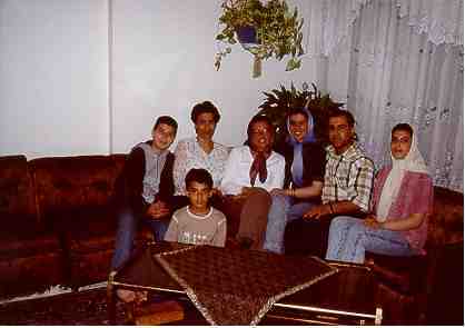 Op bezoek bij een Iranese familie.